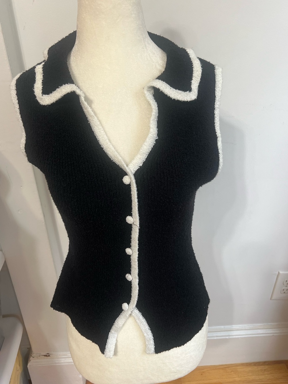 Active USA Black Knit V-Neck Sleeveless Sweater with White Trim